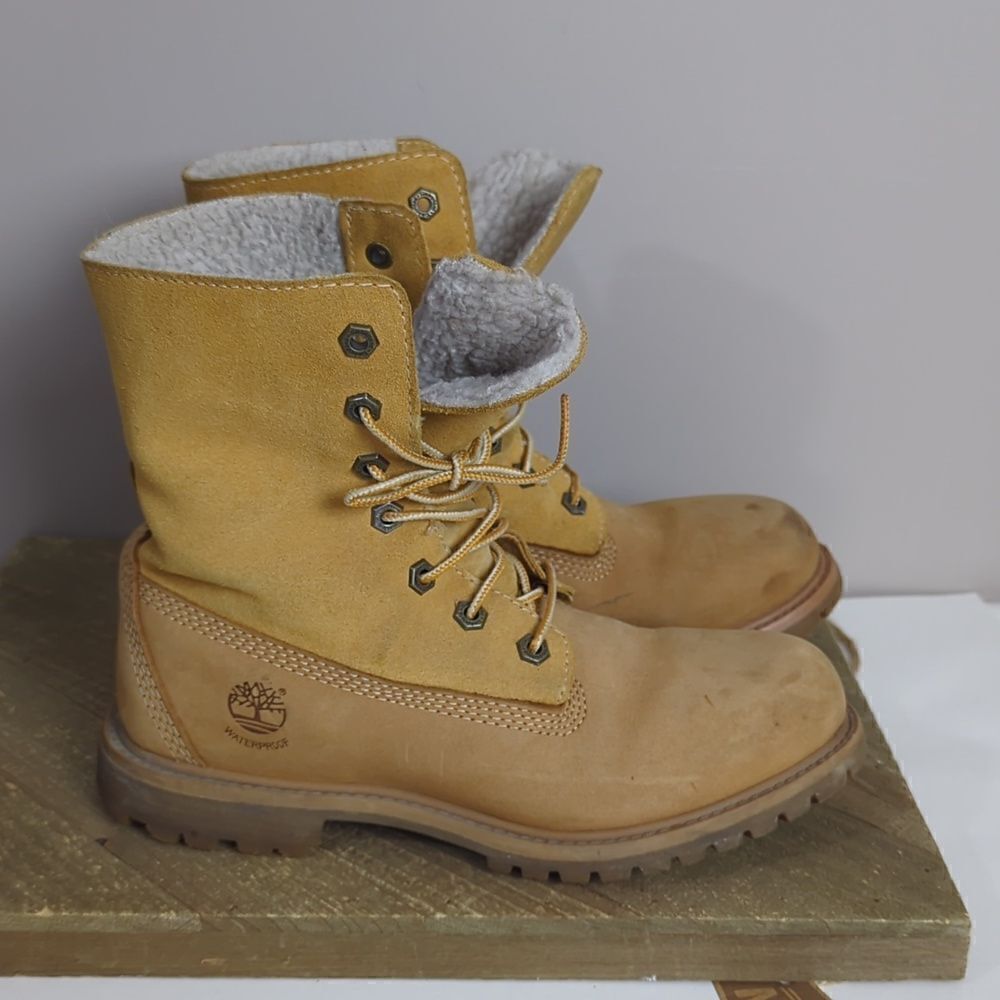 Timberlands teddy fleece roll down boots 7